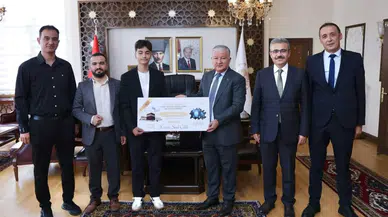 Türkiye Birincisi Öğrenciye Vali Duru’dan Tebrik