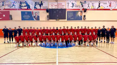 Genç hentbolcuların Aksaray kampı sürüyor