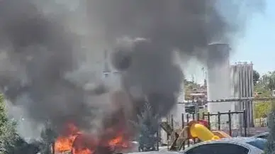 Aksaray’da eşini hastaneden eve götürürken seyir halindeki otomobil alev alev yandı