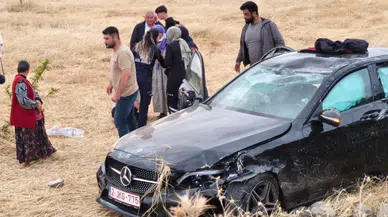 Park halindeki araca arkadan çarptı: 6 yaralı