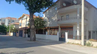 Eşini 5 yerinden bıçaklayarak ağır yaraladı