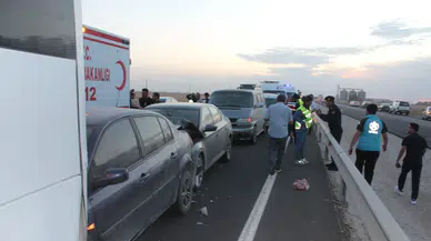 Kum fırtınasında zincirleme kaza: 16 yaralı