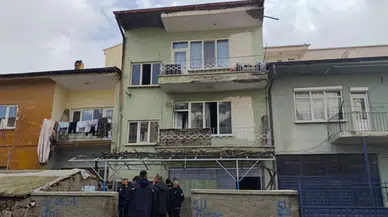 Evde çıkan yangında 5 kişi dumandan etkilendi