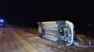 Aksaray’da kontrolden çıkan otomobil yan yattı: 1 yaralı