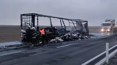 Lastiği Patlayan Tırın Dorsesi Yandı