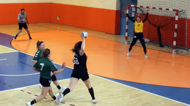 Siyah-beyazlı ekip Kepez’i 26-24 yendi