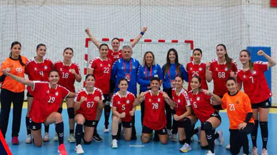 Siyah-beyazlı ekip Eskişehir Hentbol’u 31-22 yendi