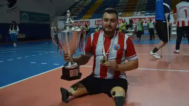 Depremde eşi ve 2 çocuğu ile bacaklarını kaybetti