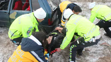 Aksaray’da otomobil şarampole devrildi: 1 yaralı