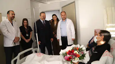 ASÜ Rektörü Prof. Dr. Alpay Arıbaş’tan hastalara geçmiş olsun ziyareti