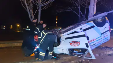Aksaray’da hafif ticari araç takla attı 2 yaralı