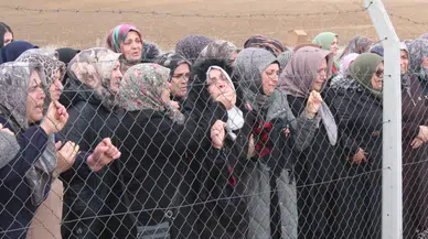 Eşi tarafından anne ve babasının mezarı başında öldürülen Gamze, toprağa verildi