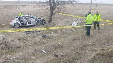 Bayram tatili yolunda kaza: Baba ve öldü, 4 çocuk yaralandı