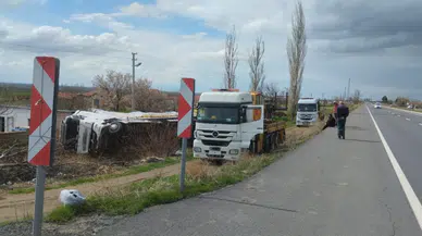 Ankara yolunda tır devrildi: 1 yaralı
