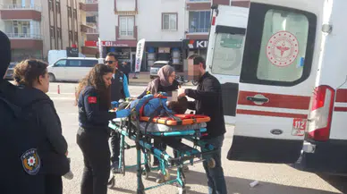 Servis beklerken otomobil çarpıp kaçtı: 1 öğrenci yaralı