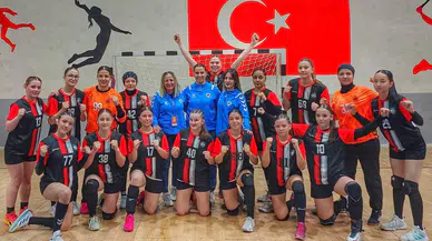 Siyah-beyazlı ekip adını finale yazdırdı