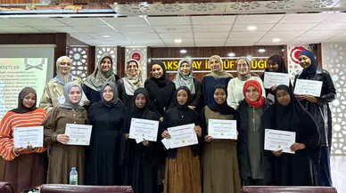 Kız öğrenciler Kur’an-ı Kerim’i Yüzünden Güzel Okuma Yarışması