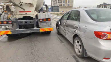 Beton Mikseri ile Otomobil Çarpıştı: Motosiklet Sürücüsü Yaralandı