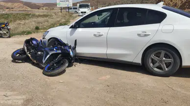 Otomobil ile motosiklet çarpıştı: 1 yaralı