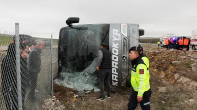 Aksaray’da tur otobüsünün şarampole devrildiği kazada 20 kişi yaralandı