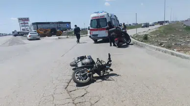 Kamyonet ile motosiklet çarpıştı: 1 yaralı