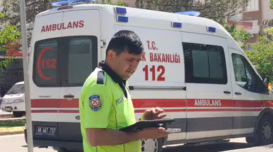 Otomobilin çarpıp kaçtığı motosiklet sürücüsü yaralandı