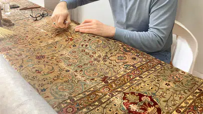 100 yıllık Hereke halısı Aksaray'da tamir edildi