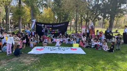 Çocuklar hem eğlendi hem de hayvanların eğitimi hakkında bilgi aldı