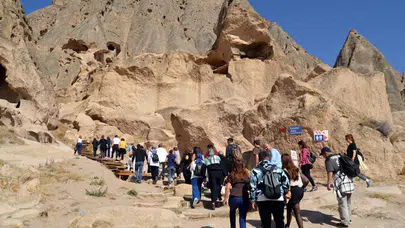 Türkiye’nin En Büyük Kaya Oyma Manastırı Selime Katedrali’nde Sonbahar Yoğunluğu