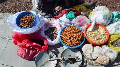 Ihlara’da Kadınlar Üretiyor, Yol Kenarında Satıyor