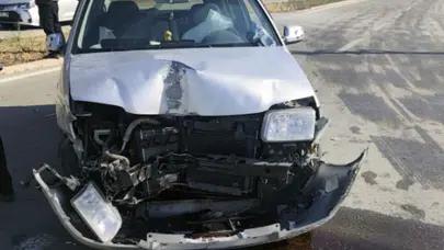 İki otomobil çarpıştı: 1 yaralı