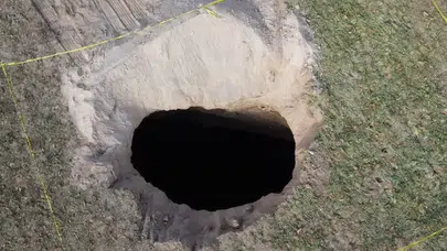 Aksaray'da da obruk oluşmaya başladı: Su çekiliyor