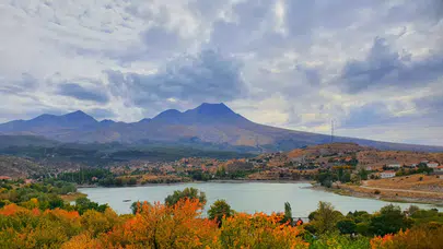 Hasan Dağı Sonbahar Güzelliğiyle Dikkat Çekiyor