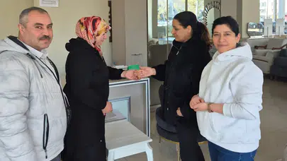 Pazarda bulduğu 80 bin lira değerindeki kolyeyi sahibine teslim etti