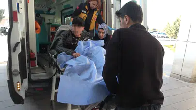 Şakalaşırken okul arkadaşını bıçakla yaraladı