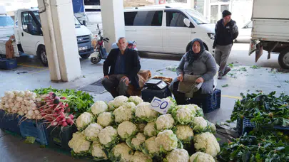 40 Yıldır Pazarcılık Yapan   Çift, Kendi Ürettiklerini Satıyor