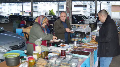 Hanımeli Pazarı esnafları işlerinden ve eşlerinden memnun