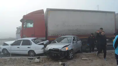 Tır, kırmızı ışıkta duran 4 araca çarptı