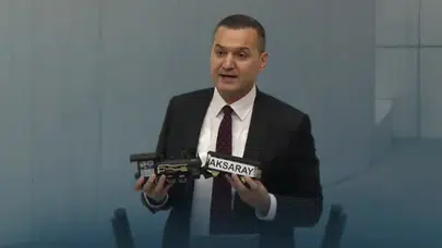 Yaldır, ‘Aksaray’ yazan bir oyuncak tren göstererek tren yolu istedi