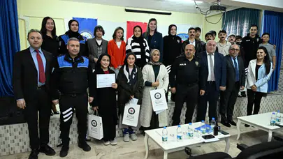 Polisler, eğitimine destek verdikleri öğrencilerle bir araya geldi