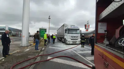 Aksaray'da seyir halindeki  tırda çıkan yangın korkuttu
