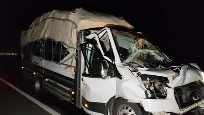 Kamyonet tıra arkadan çarptı: 1 yaralı