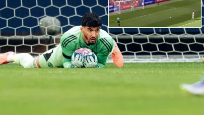 Altay Bayındır, Edin Dzeko'yu Üzdü: Manchester United, Fiorentina'yı Penaltılarla Geçti