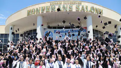 ASÜ Fen-Edebiyat Fakültesinde mezuniyet heyecanı yaşandı
