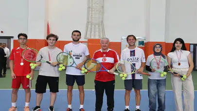 Derece yapan sporcular ödüllerini aldı