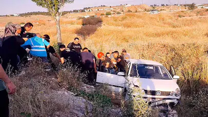 Otomobil, su kanalına devrildi: 4 yaralı