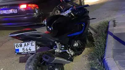 Motosiklet ile otomobil çarpıştı: 2 yaralı