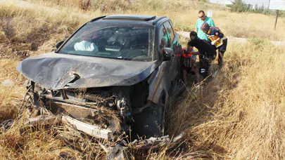 Takla atan otomobildeki aynı aileden 5 kişi yaralandı