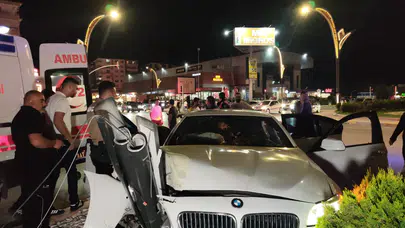 Otomobil aydınlatma direğine çarptı : 1 yaralı