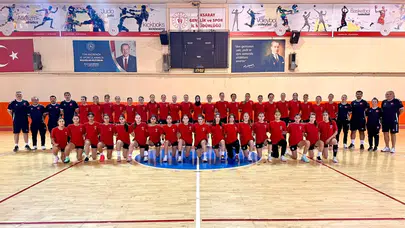 Genç hentbolcuların Aksaray kampı sürüyor